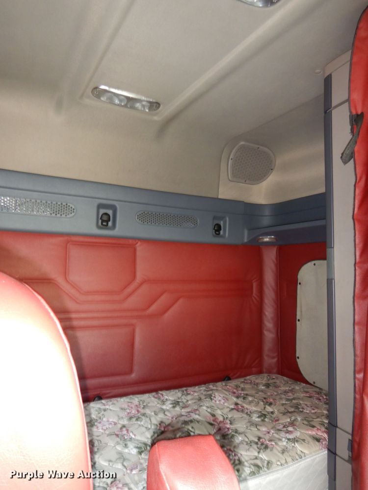 image for item DJ5801 2013 Freightliner Cascadia 125  semi truck