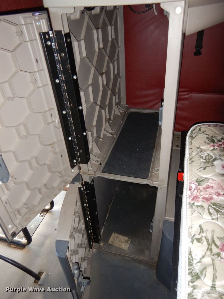 image for item DJ5801 2013 Freightliner Cascadia 125  semi truck