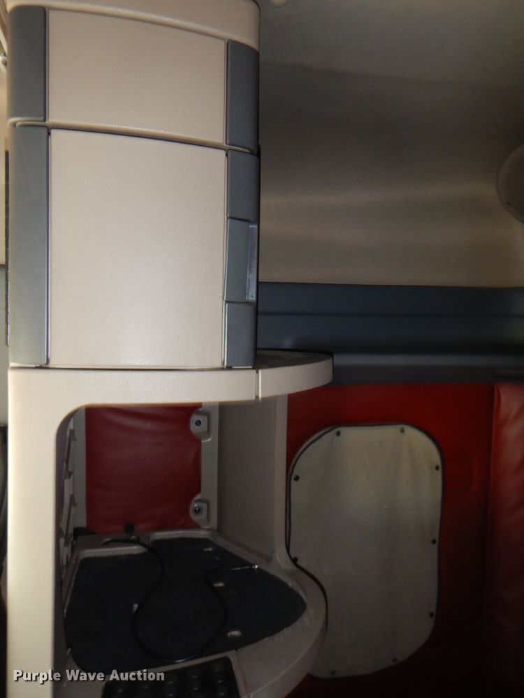 image for item DJ5801 2013 Freightliner Cascadia 125  semi truck