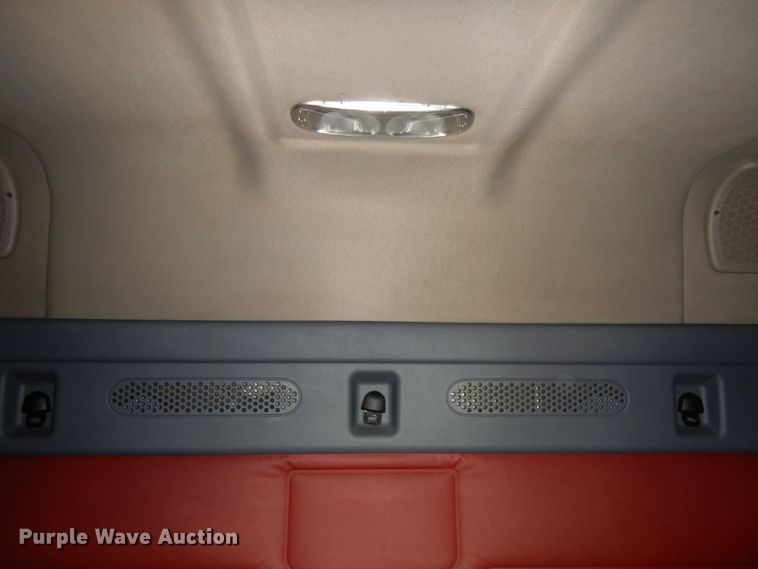 image for item DJ5801 2013 Freightliner Cascadia 125  semi truck