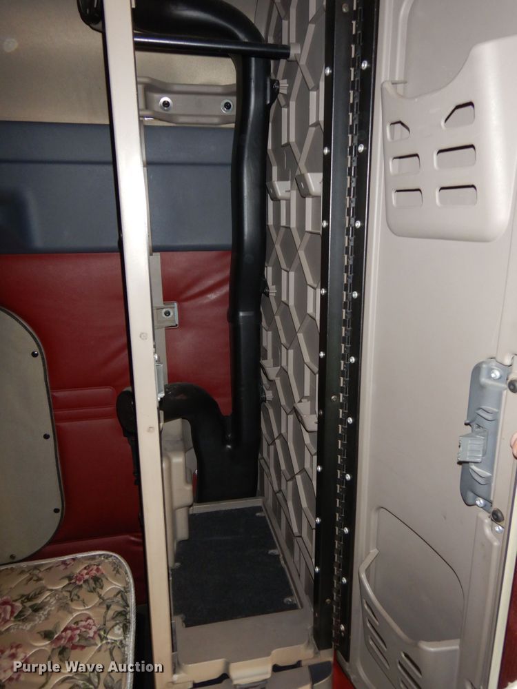 image for item DJ5801 2013 Freightliner Cascadia 125  semi truck