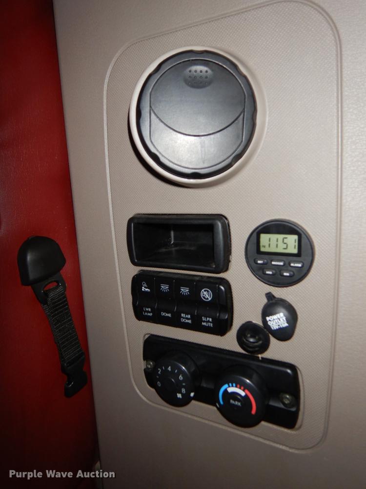 image for item DJ5801 2013 Freightliner Cascadia 125  semi truck