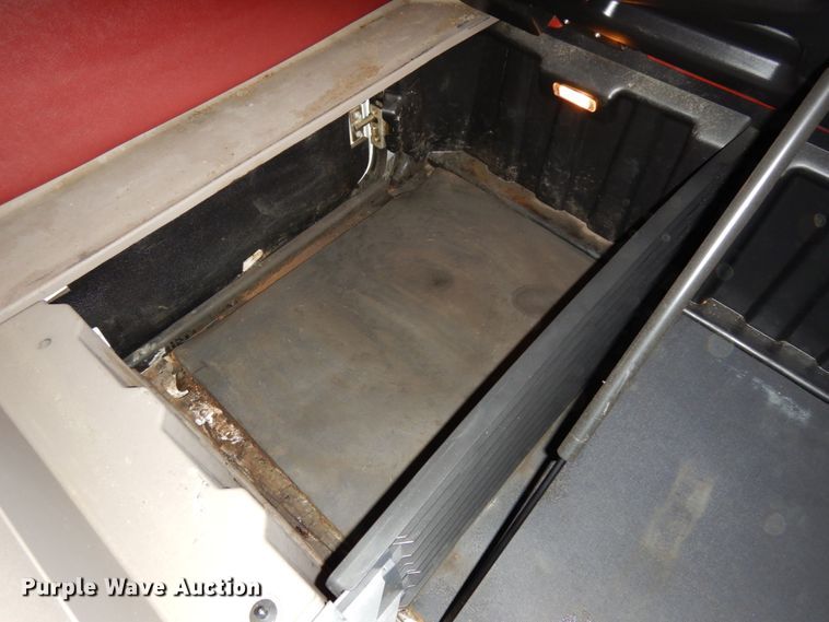 image for item DJ5801 2013 Freightliner Cascadia 125  semi truck