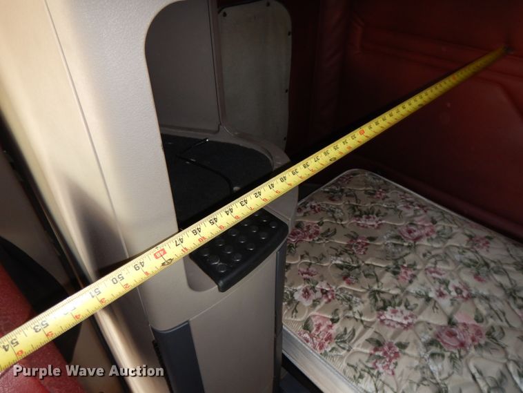 image for item DJ5801 2013 Freightliner Cascadia 125  semi truck