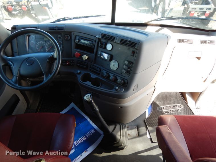 image for item DJ5801 2013 Freightliner Cascadia 125  semi truck