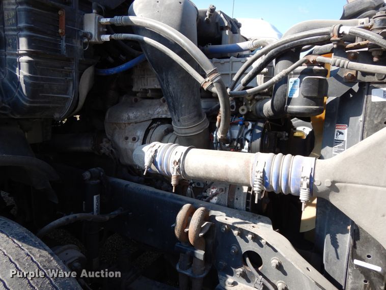 image for item DJ5801 2013 Freightliner Cascadia 125  semi truck