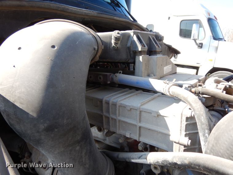 image for item DJ5801 2013 Freightliner Cascadia 125  semi truck