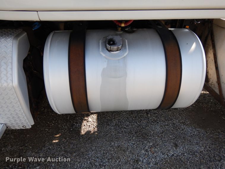 image for item DJ5801 2013 Freightliner Cascadia 125  semi truck