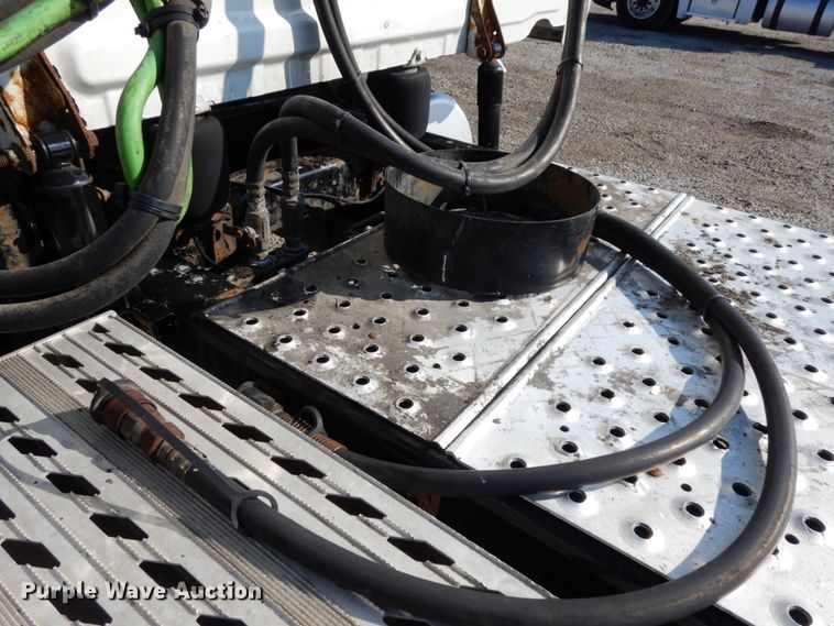 image for item DJ5801 2013 Freightliner Cascadia 125  semi truck