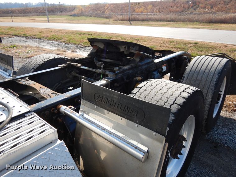 image for item DJ5801 2013 Freightliner Cascadia 125  semi truck