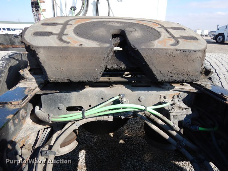 image for item DJ5801 2013 Freightliner Cascadia 125  semi truck