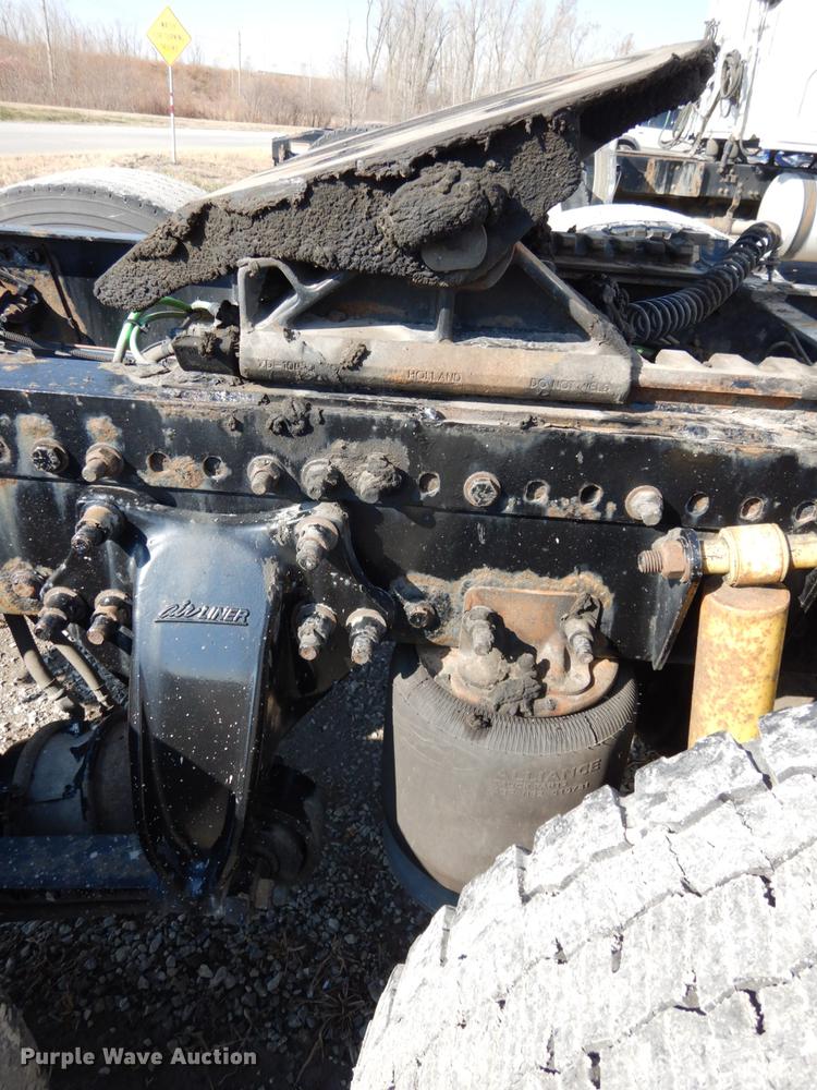 image for item DJ5801 2013 Freightliner Cascadia 125  semi truck