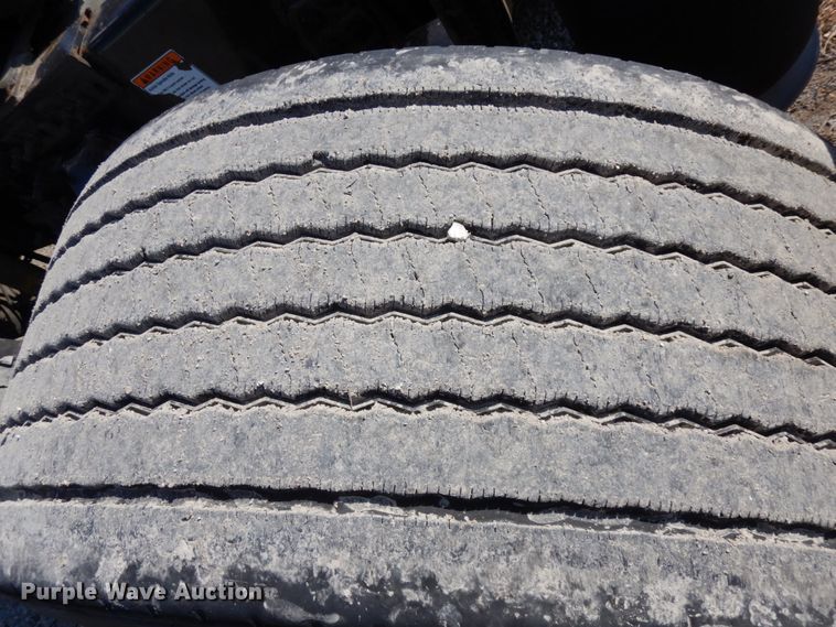 image for item DJ5801 2013 Freightliner Cascadia 125  semi truck