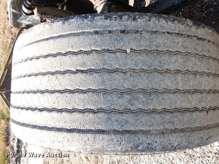 image for item DJ5801 2013 Freightliner Cascadia 125  semi truck