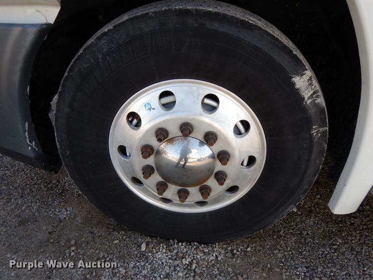 image for item DJ5801 2013 Freightliner Cascadia 125  semi truck