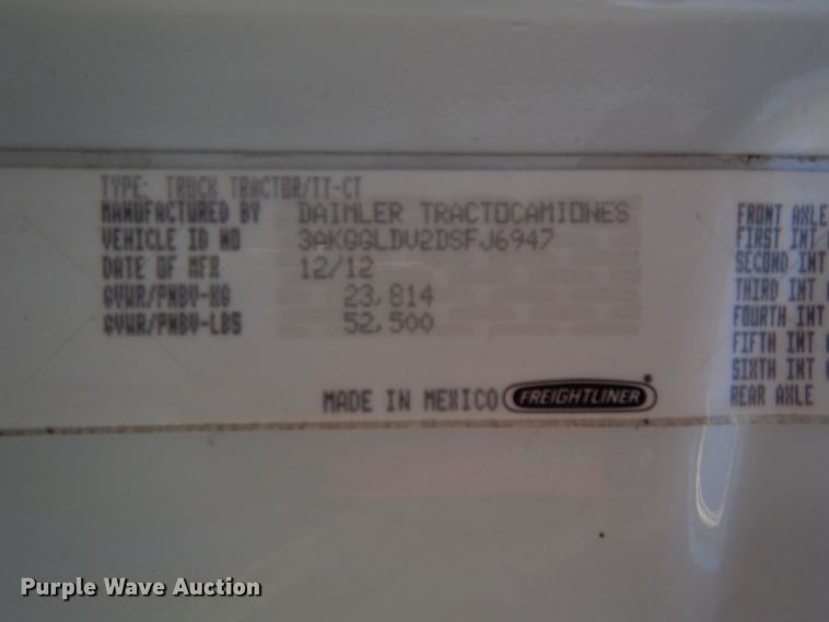 image for item DJ5801 2013 Freightliner Cascadia 125  semi truck