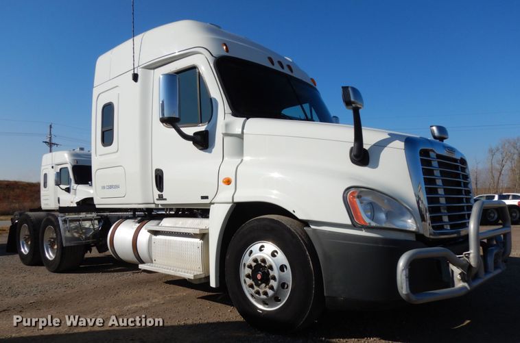 image for item DJ5802 2012 Freightliner Cascadia 125  semi truck