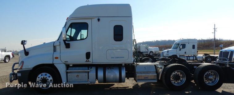 image for item DJ5802 2012 Freightliner Cascadia 125  semi truck