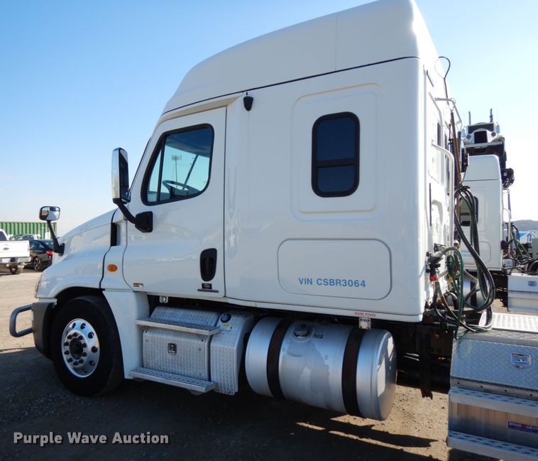 image for item DJ5802 2012 Freightliner Cascadia 125  semi truck