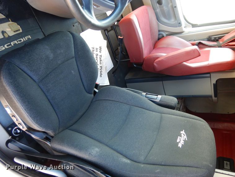 image for item DJ5802 2012 Freightliner Cascadia 125  semi truck