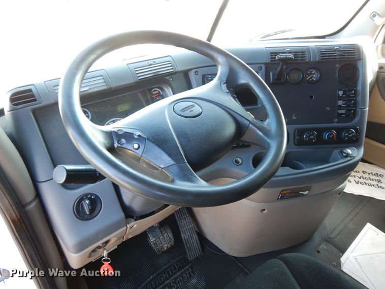 image for item DJ5802 2012 Freightliner Cascadia 125  semi truck