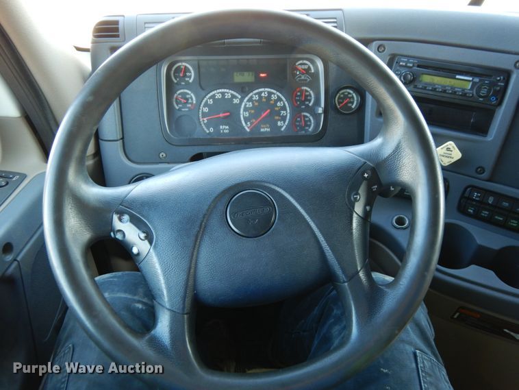 image for item DJ5802 2012 Freightliner Cascadia 125  semi truck