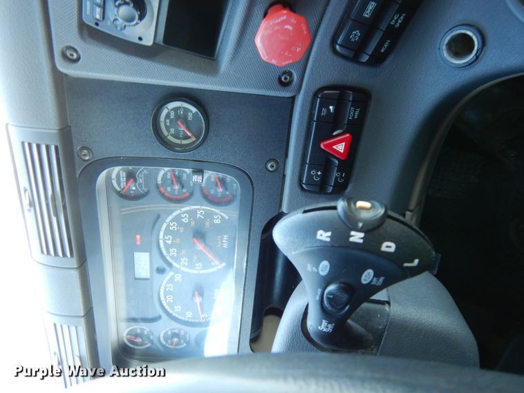 image for item DJ5802 2012 Freightliner Cascadia 125  semi truck