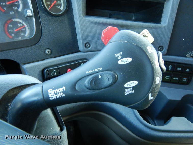 image for item DJ5802 2012 Freightliner Cascadia 125  semi truck