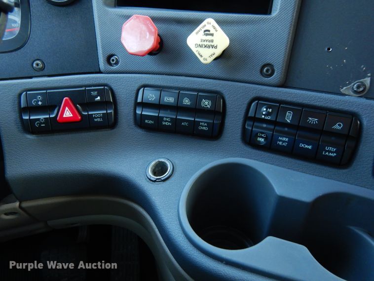 image for item DJ5802 2012 Freightliner Cascadia 125  semi truck