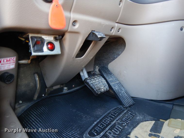 image for item DJ5802 2012 Freightliner Cascadia 125  semi truck