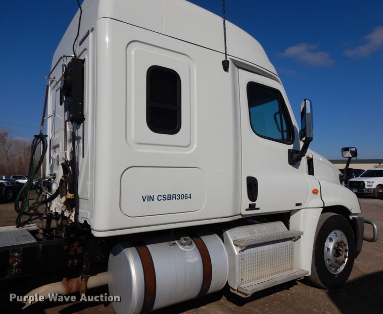 image for item DJ5802 2012 Freightliner Cascadia 125  semi truck