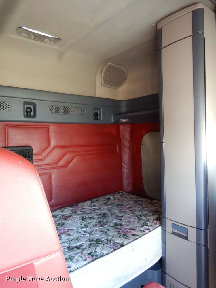 image for item DJ5802 2012 Freightliner Cascadia 125  semi truck