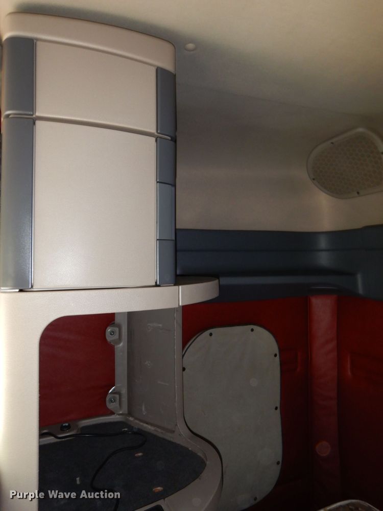 image for item DJ5802 2012 Freightliner Cascadia 125  semi truck