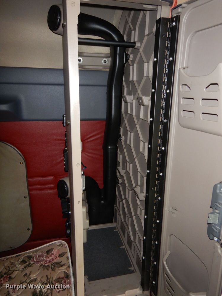 image for item DJ5802 2012 Freightliner Cascadia 125  semi truck