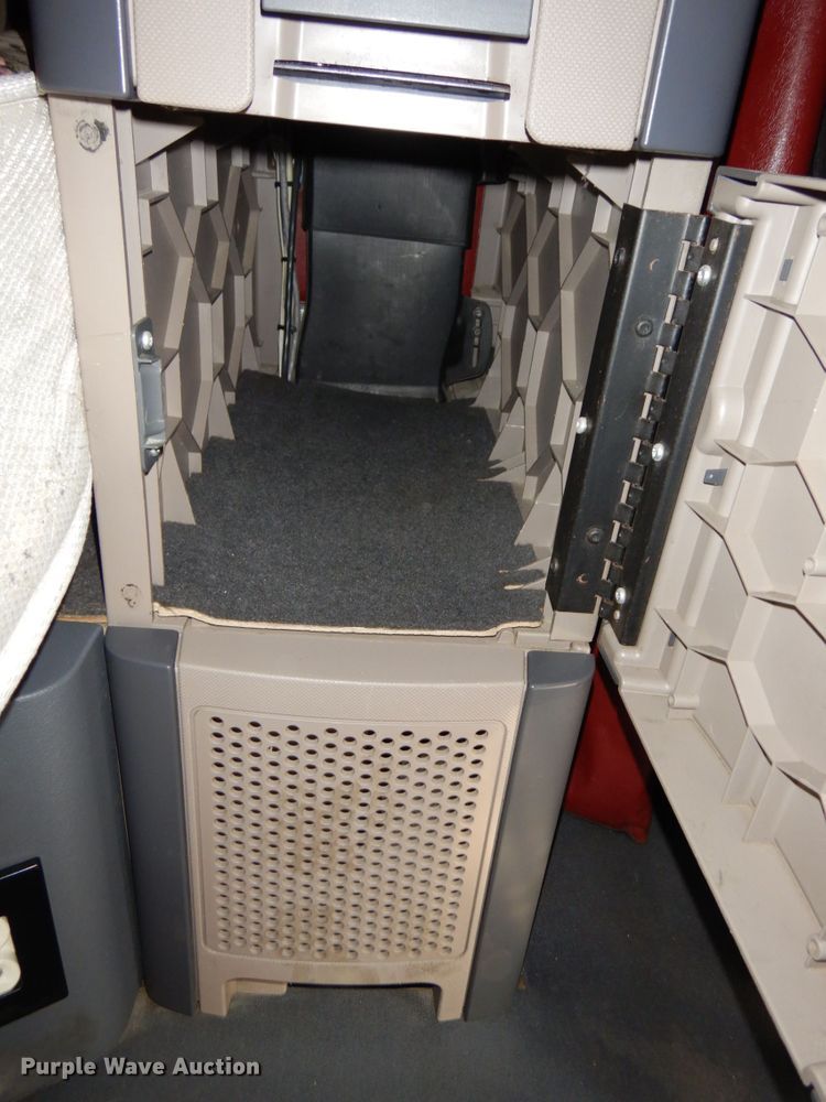 image for item DJ5802 2012 Freightliner Cascadia 125  semi truck