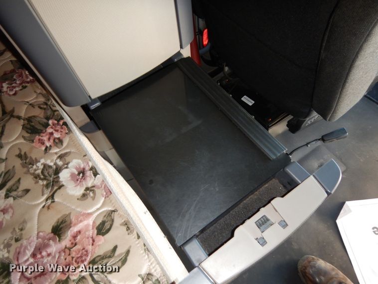 image for item DJ5802 2012 Freightliner Cascadia 125  semi truck