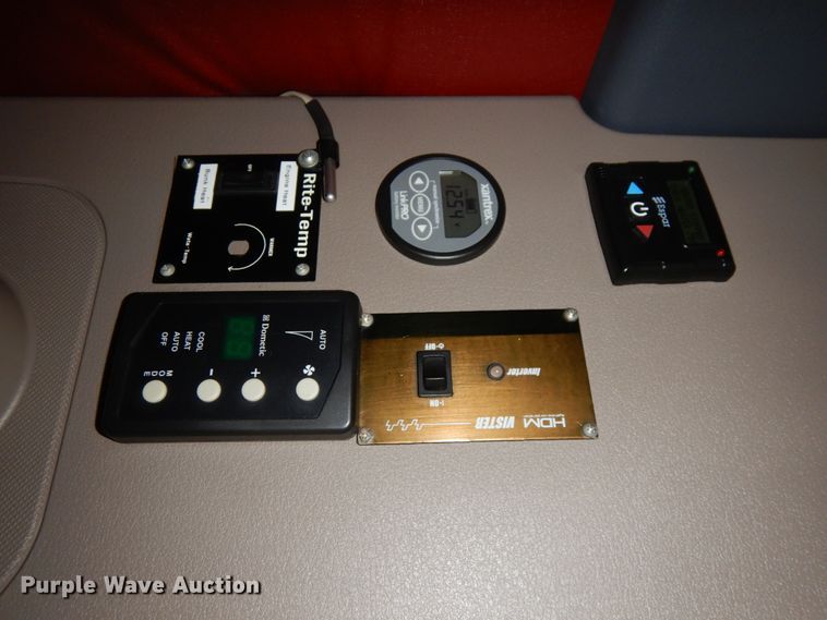 image for item DJ5802 2012 Freightliner Cascadia 125  semi truck