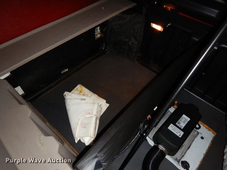 image for item DJ5802 2012 Freightliner Cascadia 125  semi truck