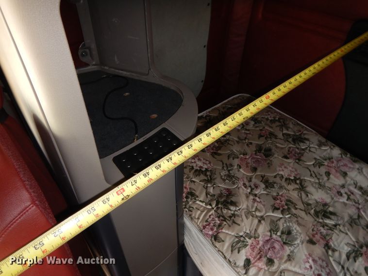 image for item DJ5802 2012 Freightliner Cascadia 125  semi truck