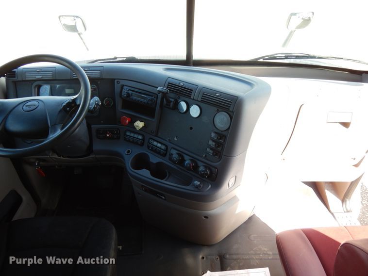 image for item DJ5802 2012 Freightliner Cascadia 125  semi truck