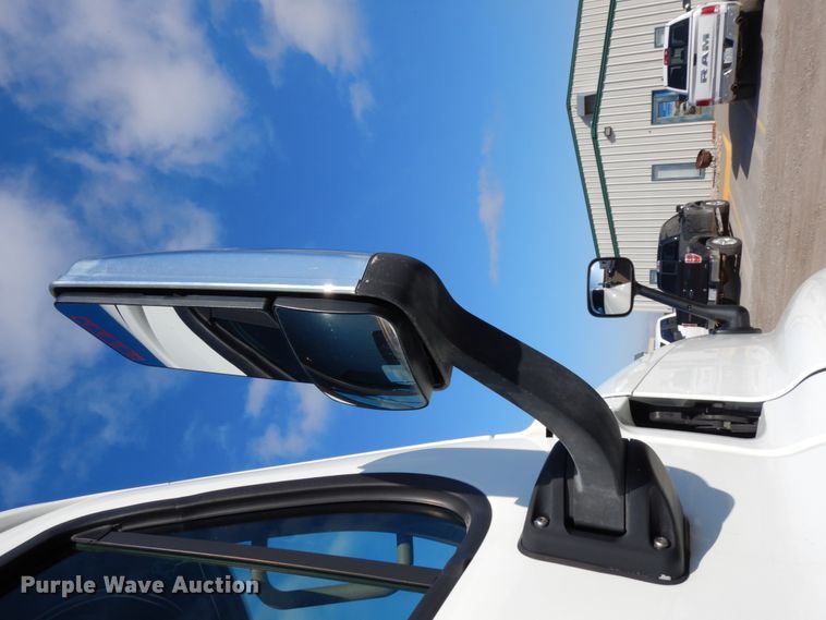 image for item DJ5802 2012 Freightliner Cascadia 125  semi truck