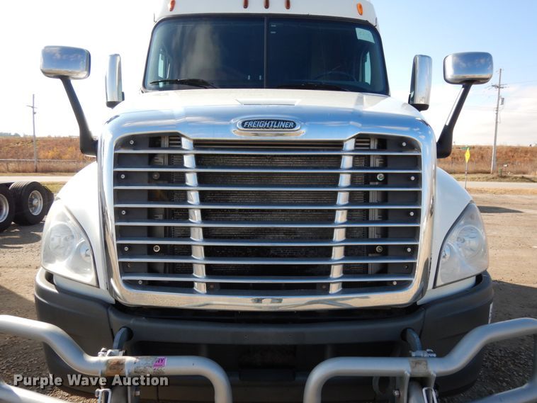 image for item DJ5802 2012 Freightliner Cascadia 125  semi truck