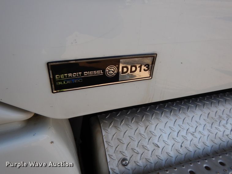 image for item DJ5802 2012 Freightliner Cascadia 125  semi truck