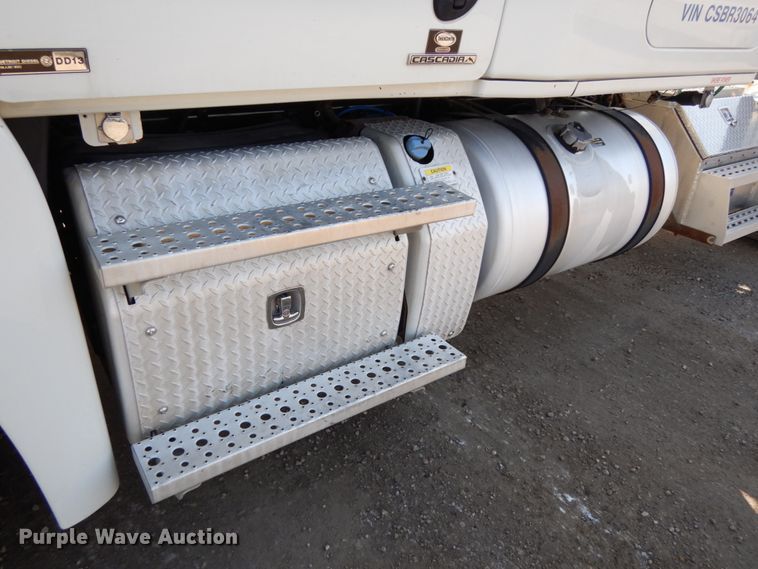 image for item DJ5802 2012 Freightliner Cascadia 125  semi truck