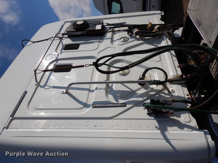 image for item DJ5802 2012 Freightliner Cascadia 125  semi truck