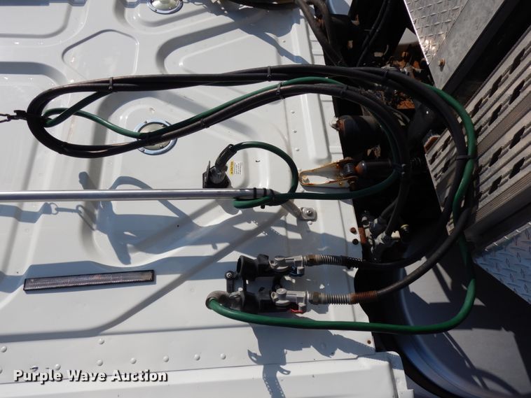 image for item DJ5802 2012 Freightliner Cascadia 125  semi truck