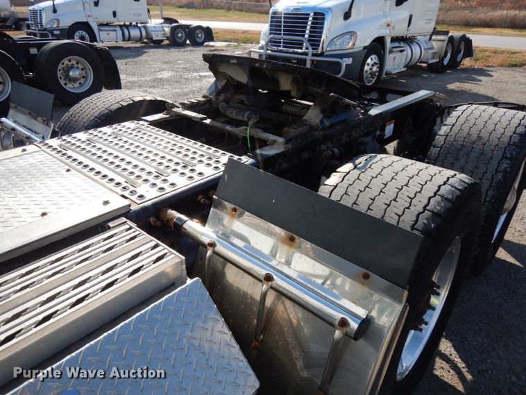 image for item DJ5802 2012 Freightliner Cascadia 125  semi truck