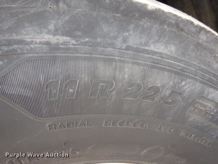 image for item DJ5802 2012 Freightliner Cascadia 125  semi truck