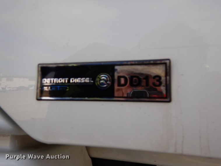 image for item DJ5802 2012 Freightliner Cascadia 125  semi truck