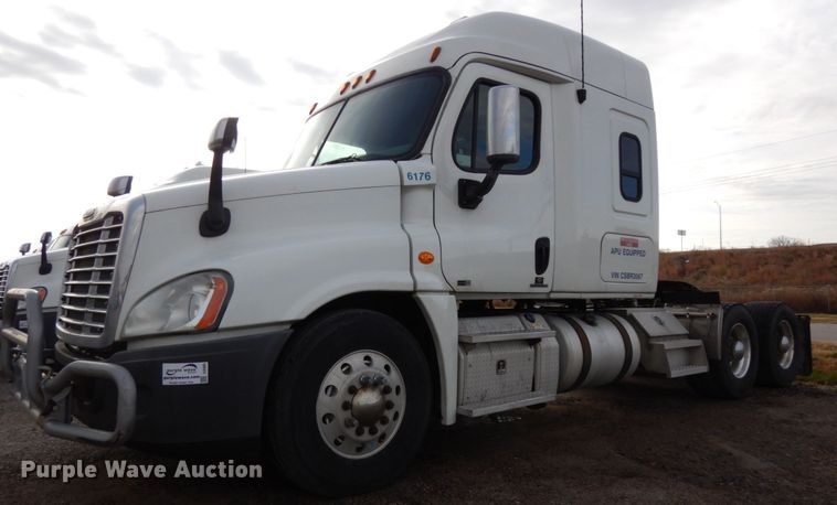 image for item DJ5803 2012 Freightliner Cascadia 125  semi truck